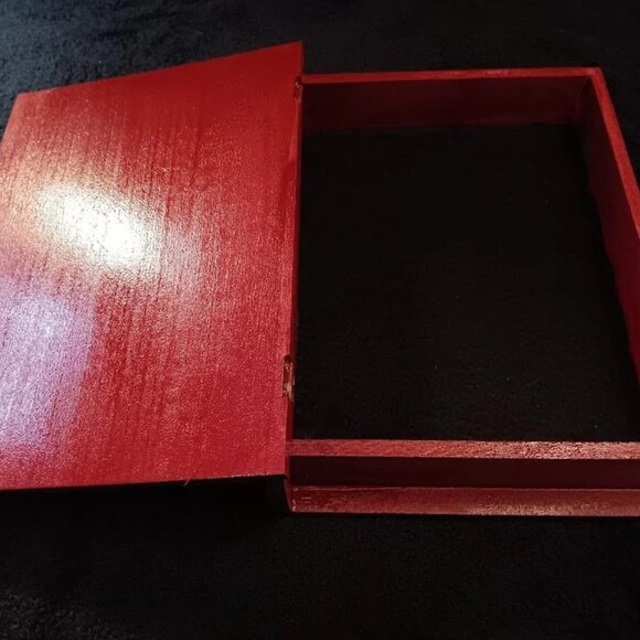 Cardinal wooden trinket jewelry box 9.5 x 7.5x 2 with black felt lining - Picture 2 of 2